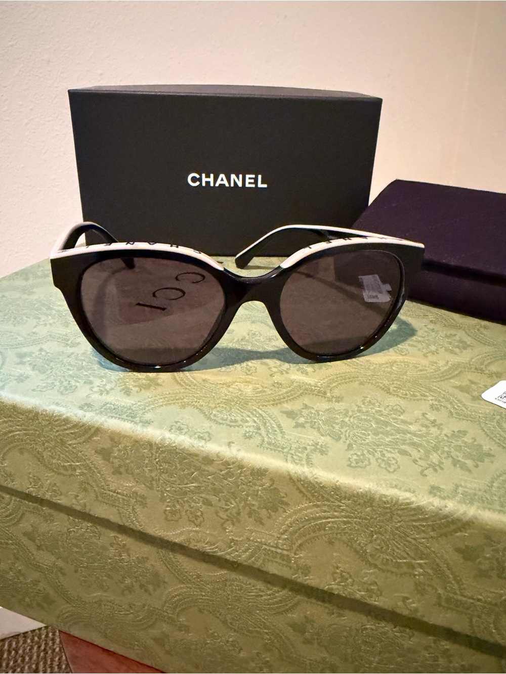 CHANEL Sunglasses - Picture 2 of 7